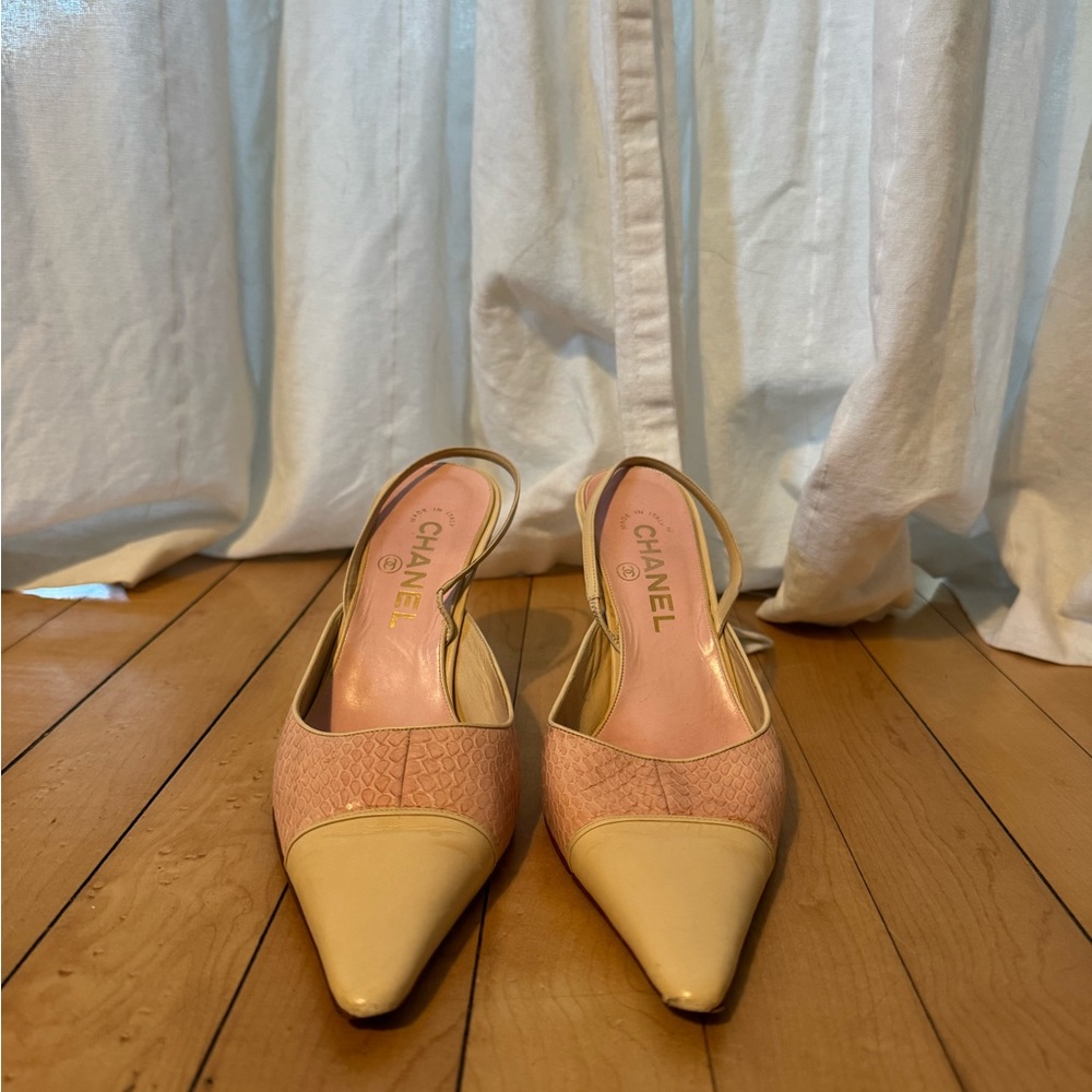 CHANEL Women's Pink and Cream Pointed Heels